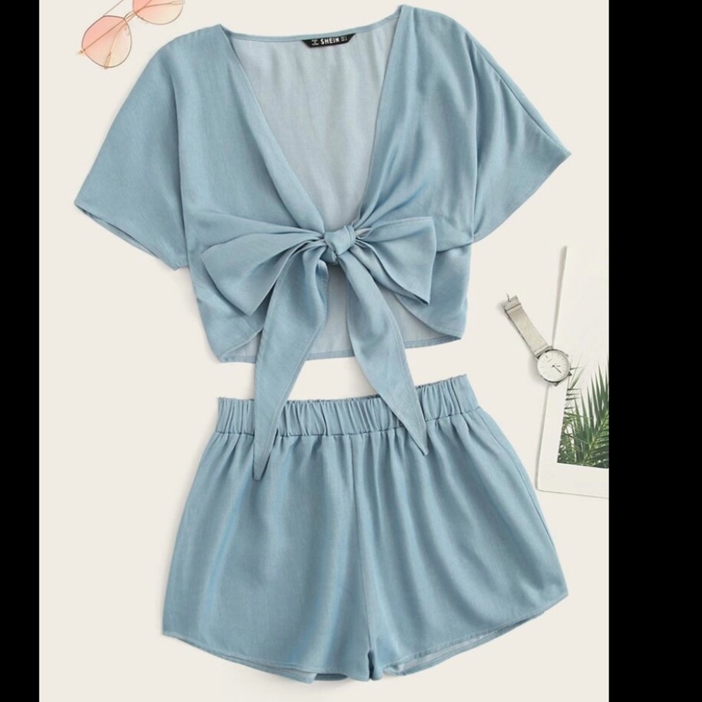 SHEIN Tie Waist Solid Top Elastic Waist Shorts Set
